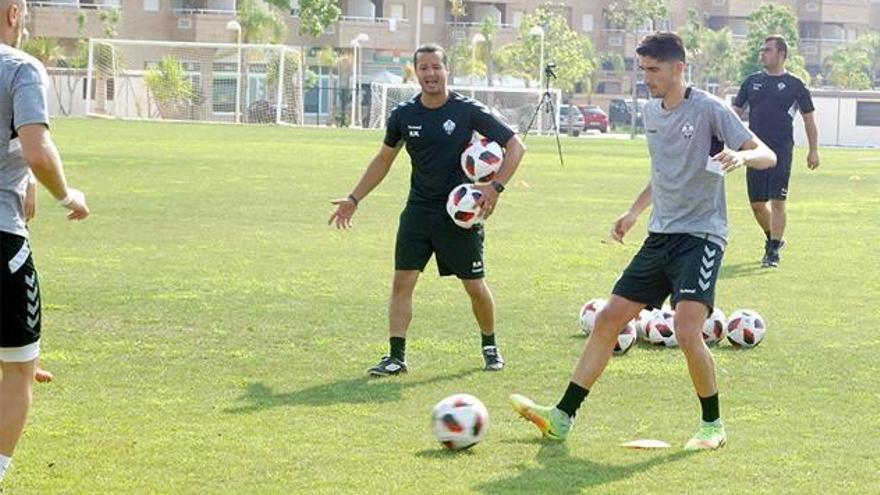 José Carlos Fernández se entrenó ayer en Marina d&#039;Or junto a sus compañeros.