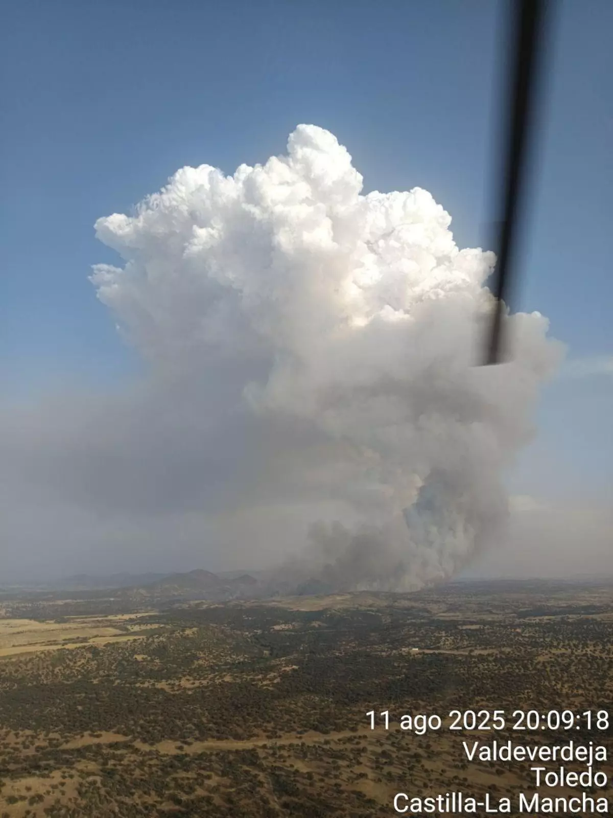 Confinado el municipio extremeño de Villar del Pedroso por un incendio