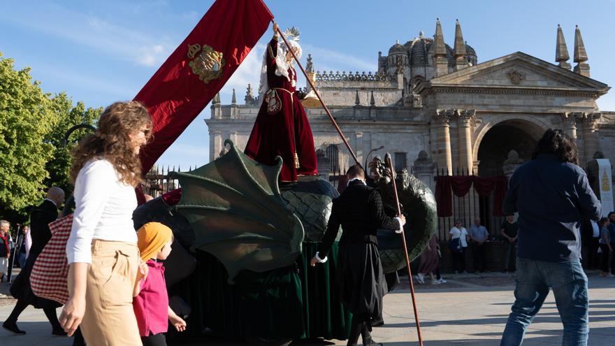 VÍDEO | La procesión de las vísperas del Corpus Christi, en imágenes