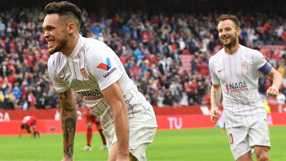 Ocampos celebrando el segundo tanto del sevilla