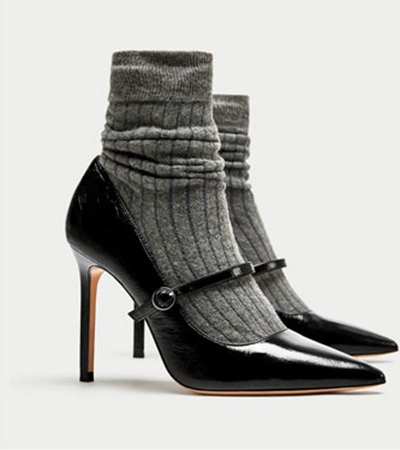 Otra forma de llevar los salones con calcetines de Zara