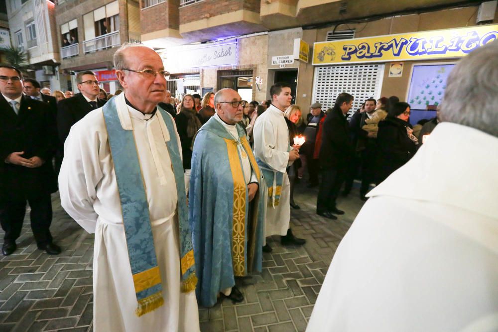 La Inmaculada Concepción protagoniza la tradicional procesión en Torrevieja.