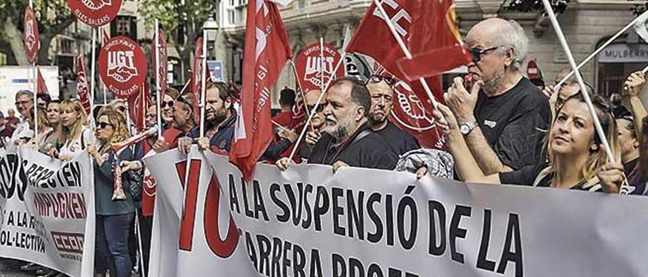 ManifestaciÃ³n de funcionarios contra el recurso del plus de la carrera profesional que interpuso DelegaciÃ³n del Gobierno con el PP.