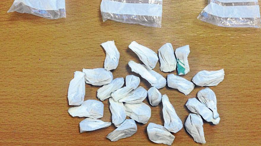 Bolsas con MDMA intervenidas al narcotraficante.