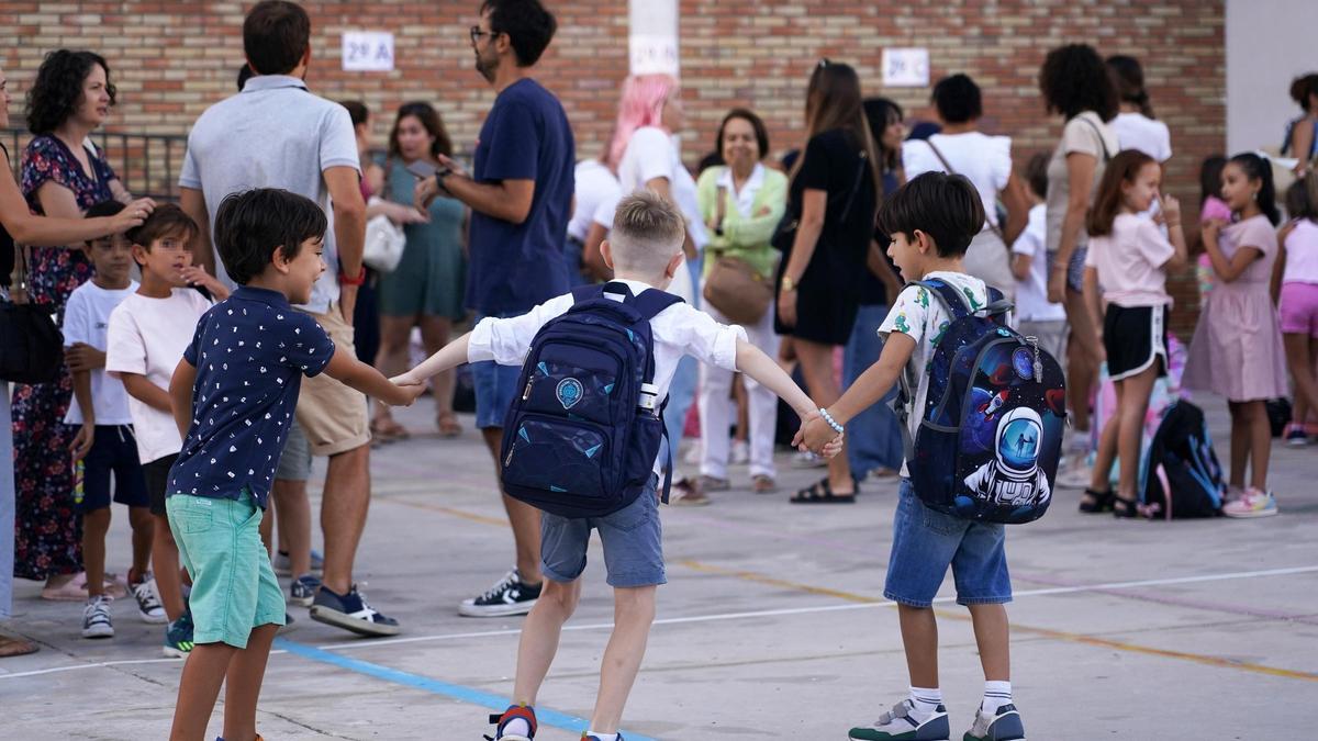 Alumnos de Infantil y Primaria en la vuelta al cole.