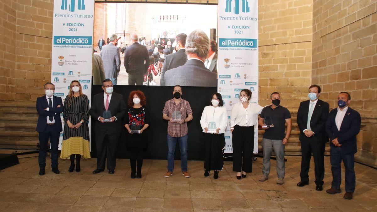 Los galardonados y autoridades, ayer, en el Conventual de San Benito.