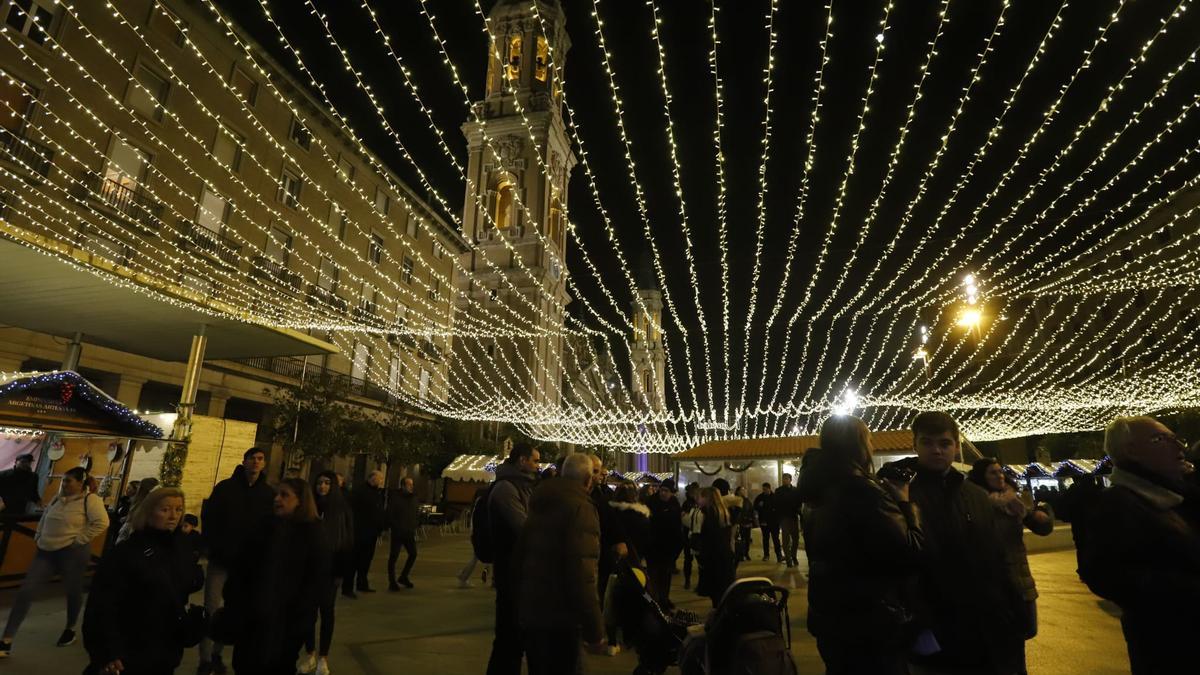 La Navidad llega a la plaza del Pilar de Zaragoza.