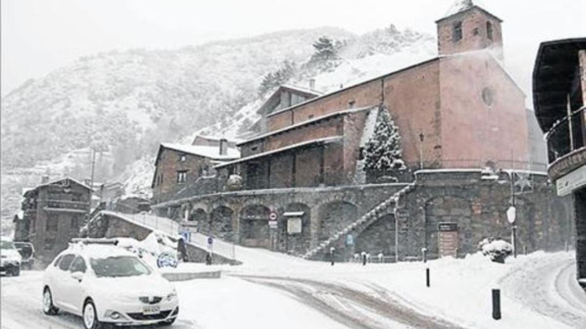 La nieve alcanzó también el municipio de Ordino, en Andorra, ayer.