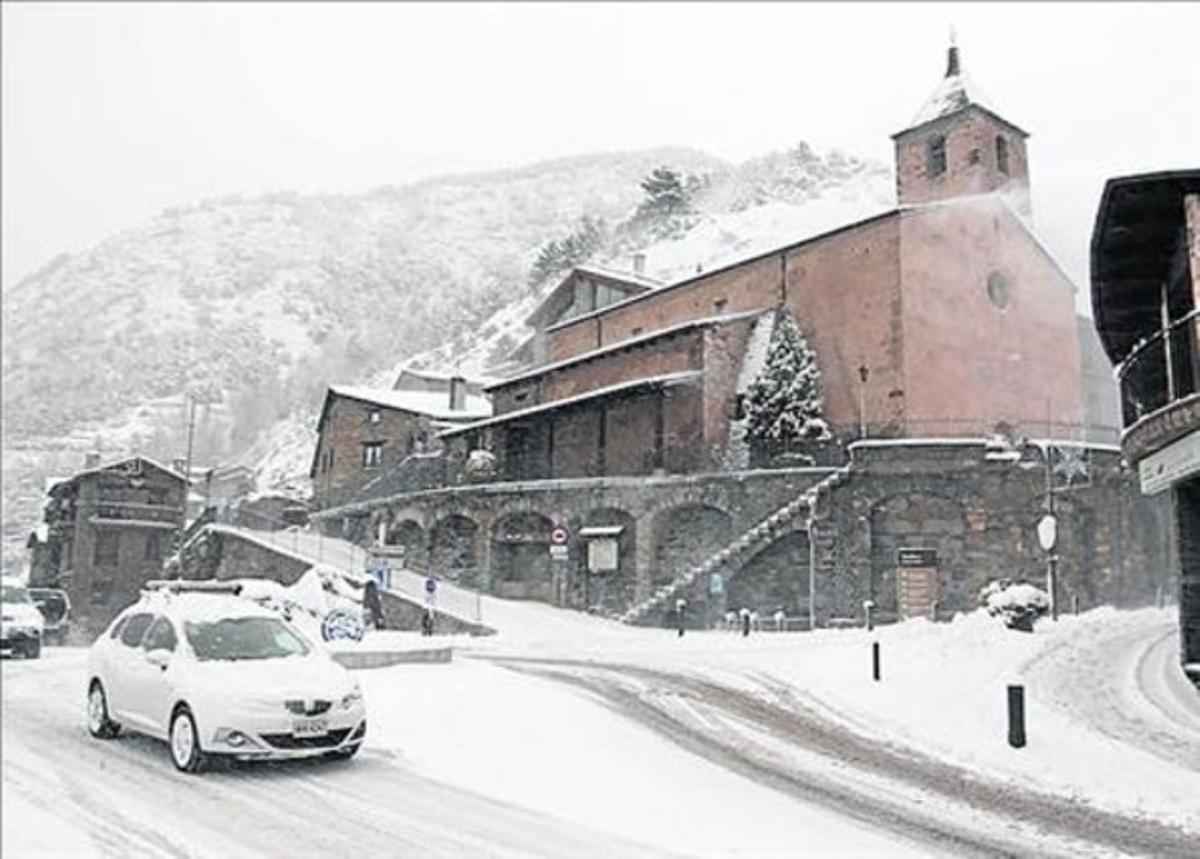 La neu també ha arribat al municipi d’Ordino, a Andorra, ahir.