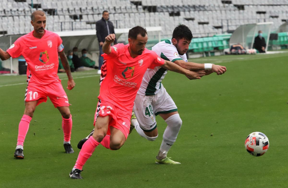 López Silva, en El Arcángel ante el Córdoba CF con el Tamaraceite.
