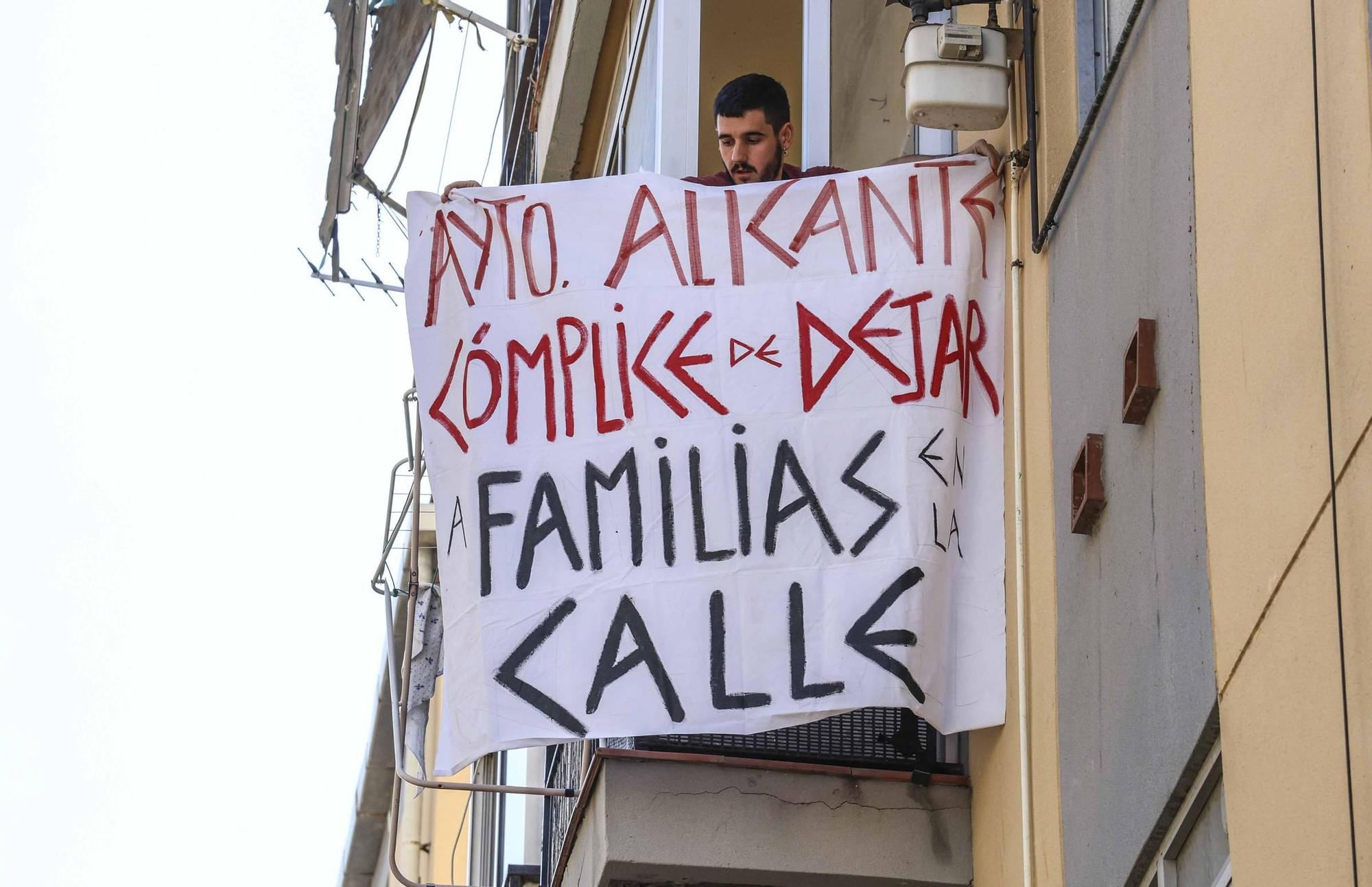 Desahucian en Alicante a una familia con un niño de 6 años que sufre parálisis cerebral