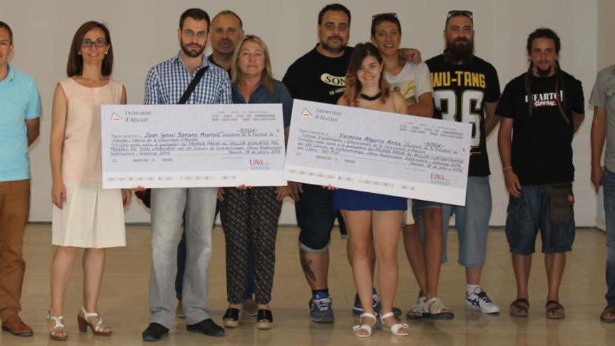 Los premiados han recibido un cheque por valor de 500 euros cada uno