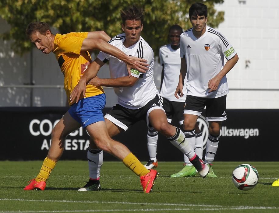 El Puchades se convierte en una fiesta con la victoria del Valencia Mestalla frente al Badalona