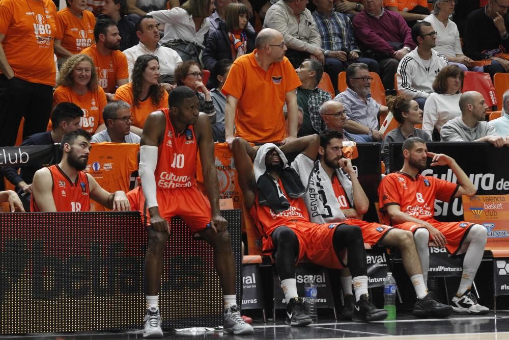 Decepción del Valencia Basket tras perder la final de la Eurocup