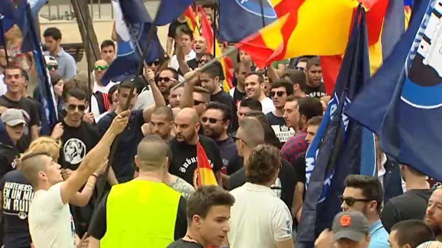 Una manifestación fascista y otra antifascista recorren Madrid