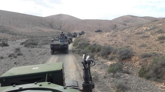 Ejercicios de adiestramiento terrestre en los campos militares de La Isleta y Pájara