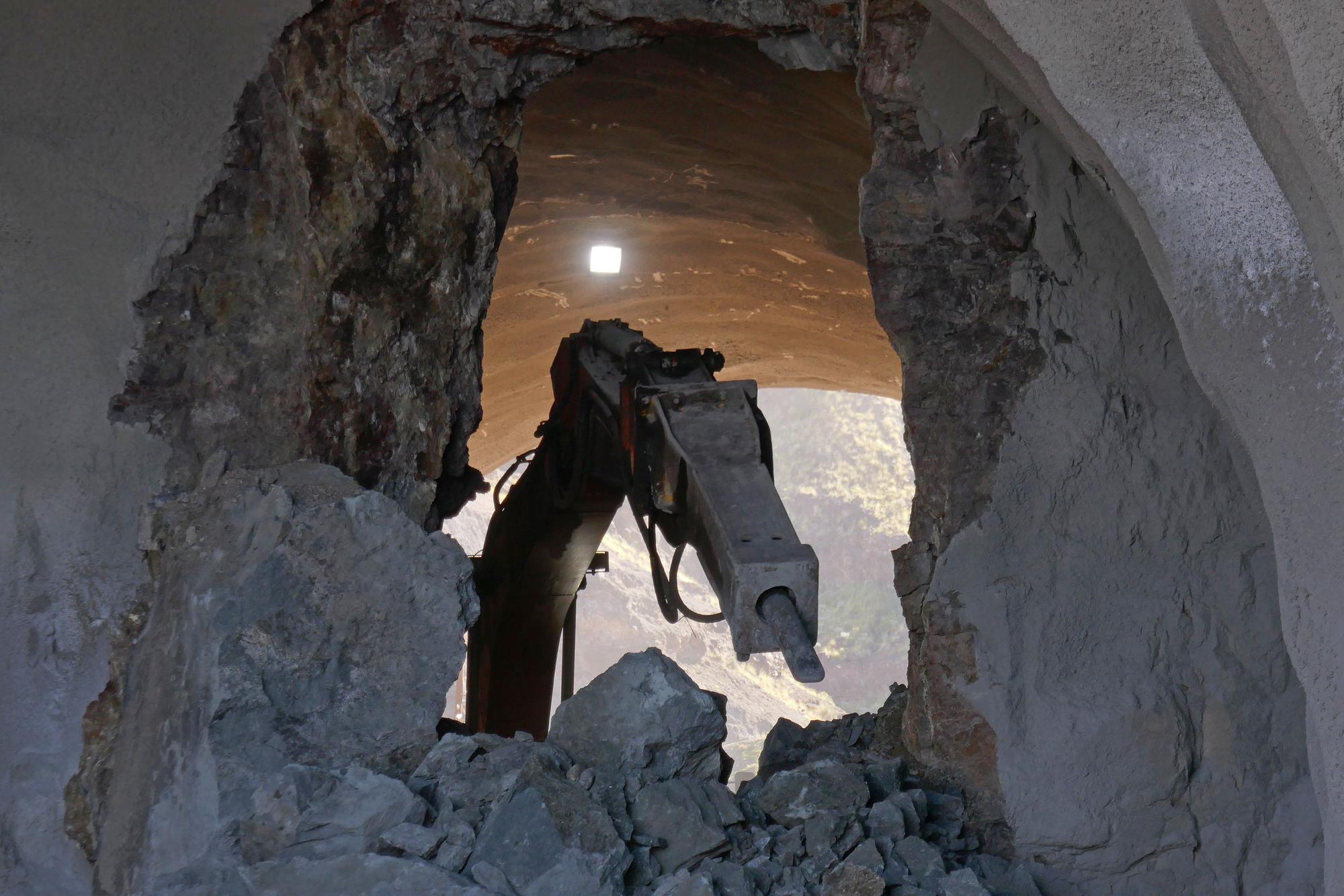 Obras Públicas termina la perforación de los nueve túneles de la carretera de La Aldea