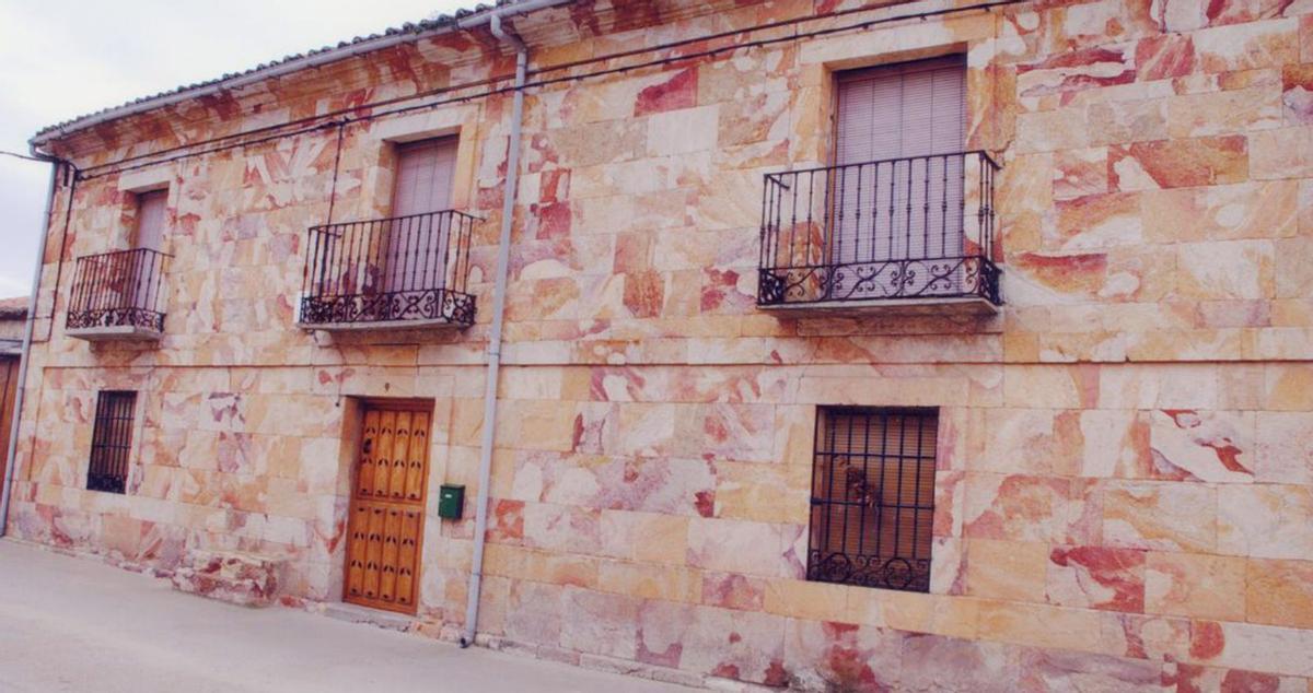 San Marcial, tendido mansamente en el valle recorrido por la rivera de Campeán
