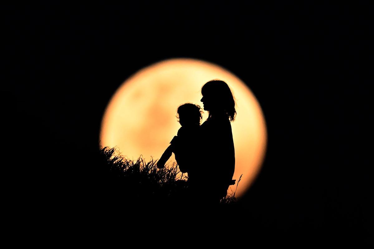 La luna llena de noviembre 2022 llega con eclipse lunar