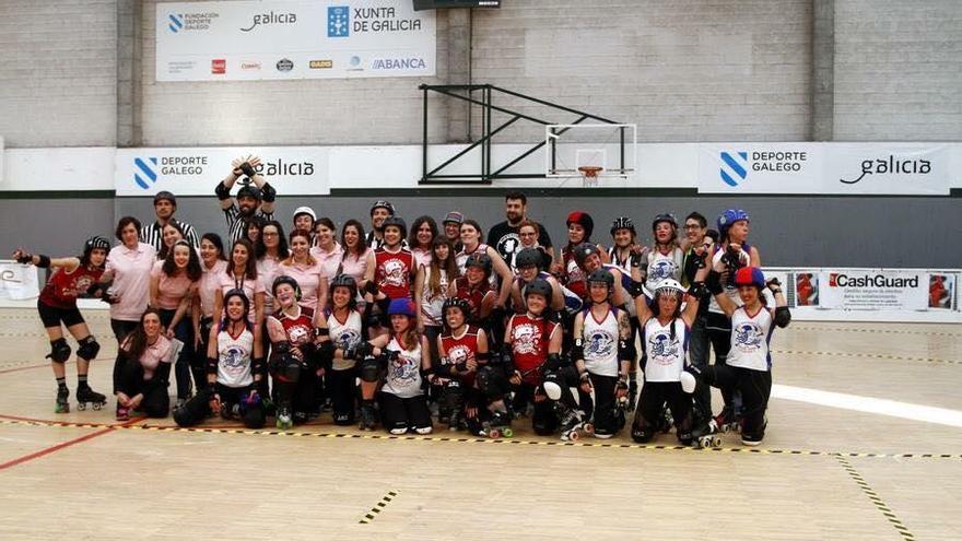 Foto de familia de los equipos de As Brigantias y Salamanca