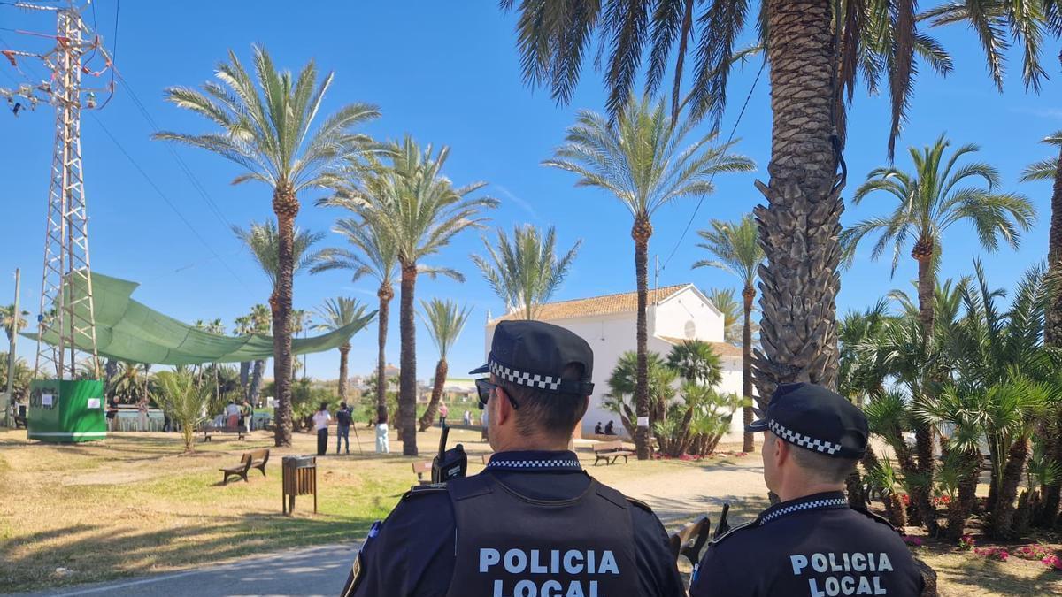 Una patrulla con dos agentes de la Policía Local de Alboraia.