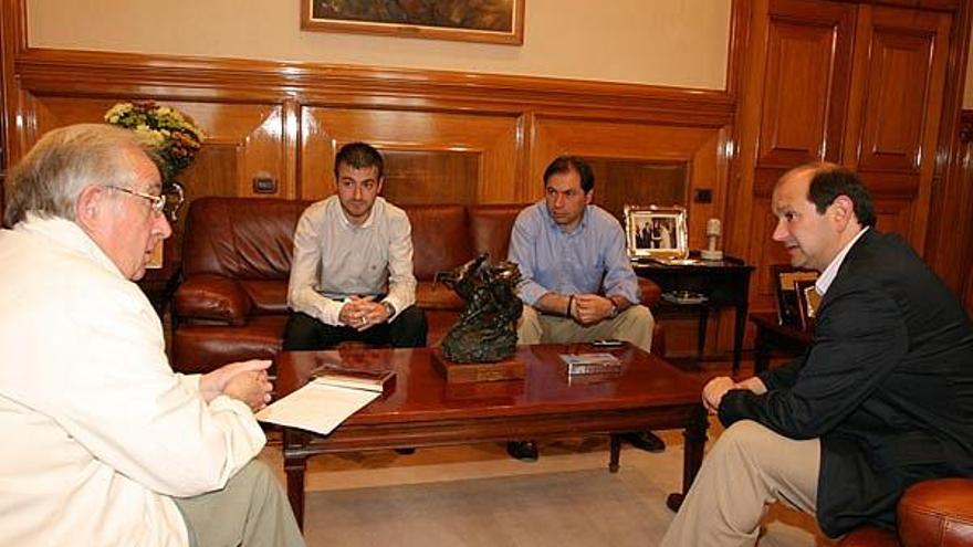 Reunión en la sede de la Diputación, ayer, en Pontevedra.