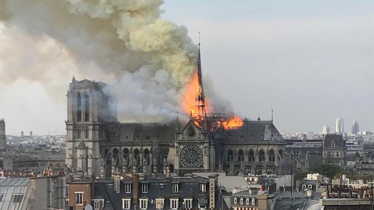 Espectaculares llamas en el incendio de Notre Dame.