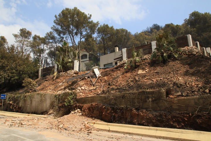 Incendio forestal entre Pinet, La drova y Marxuquera