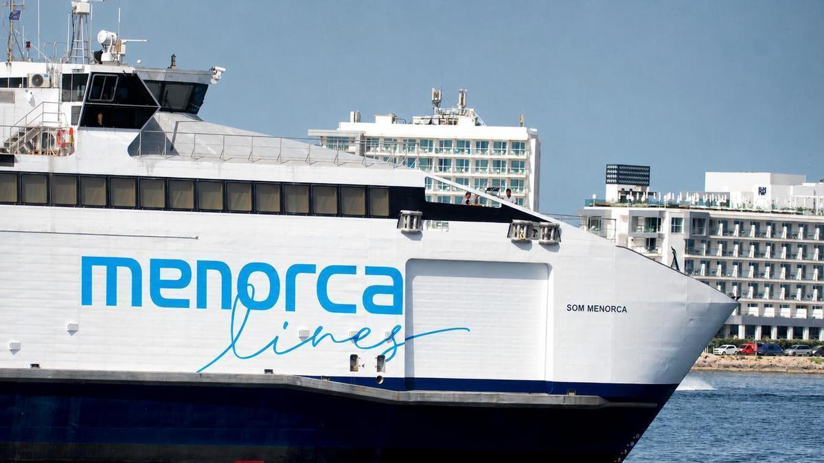 Menorca Lines ofrece alta velocidad marítima para pasajeros y vehículos.