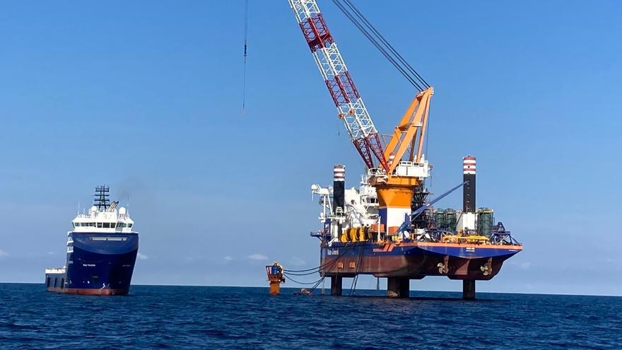 El plan de Francia para conciliar eólica y pesca permitirá faenar entre los aerogeneradores