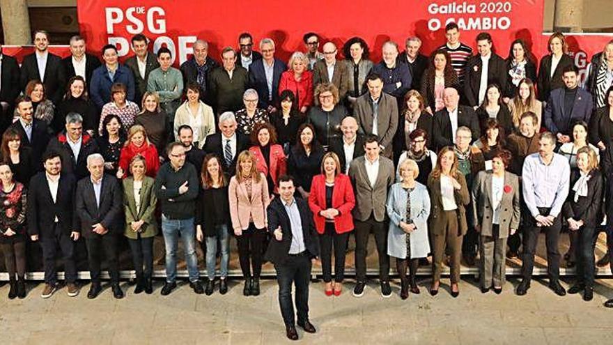 Gonzalo Caballero ayer en un acto en Santiago con los candidatos al Parlamento.