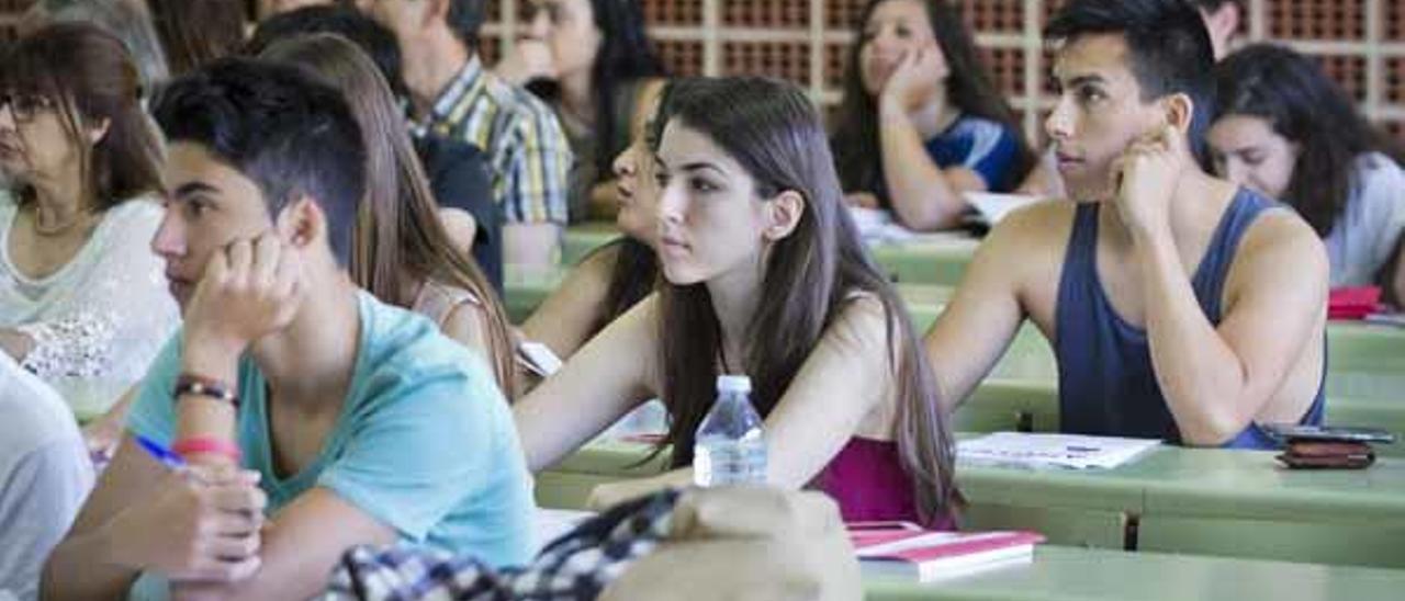 Las cinco universidades públicas aún tienen plazas libres en 48 carreras