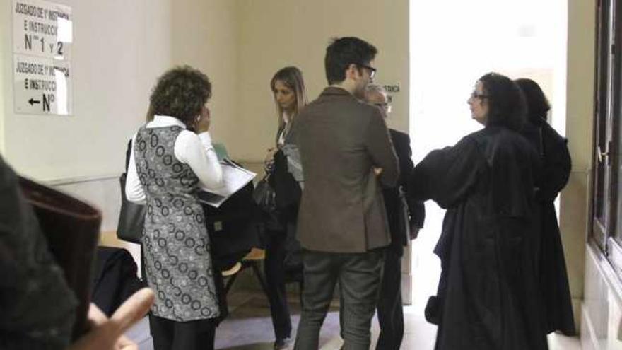 Representantes de banco Ceiss en el juzgado de Zamora, en un juicio celebrado hace unas semanas.
