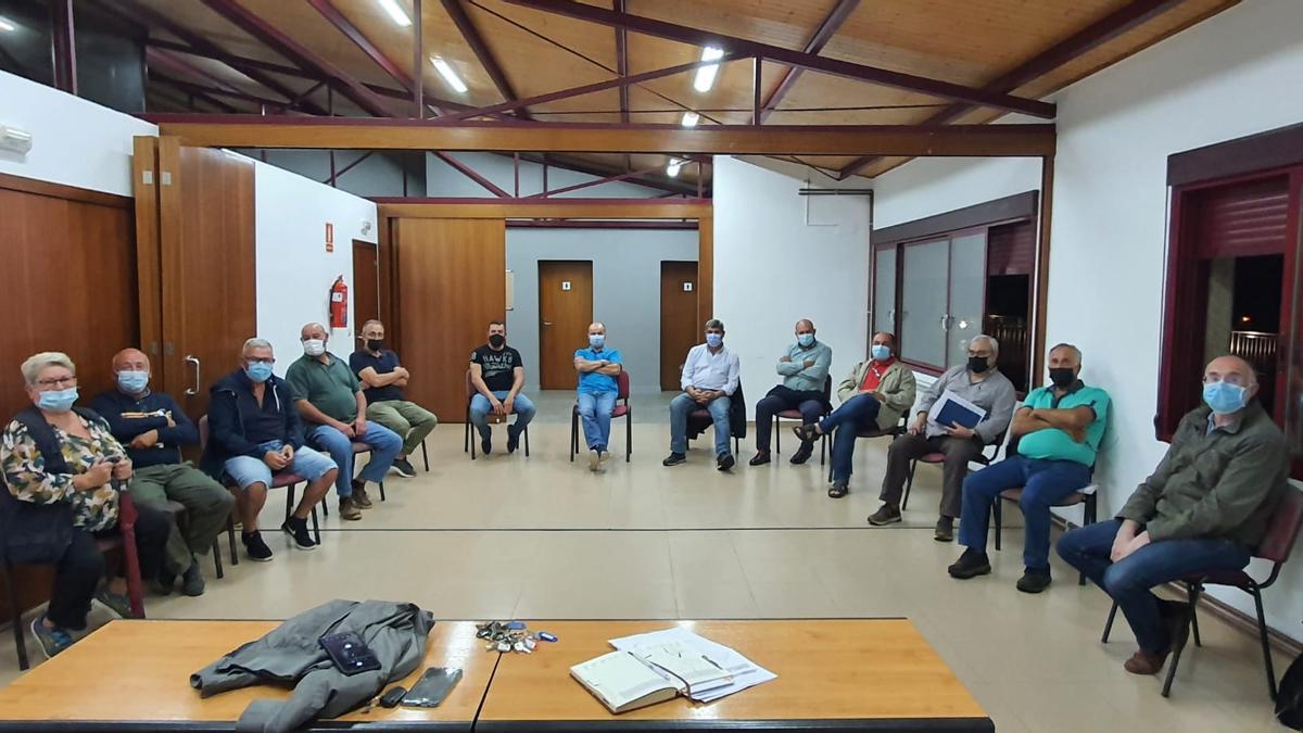 Representantes de los comuneros que acudieron a la reunión