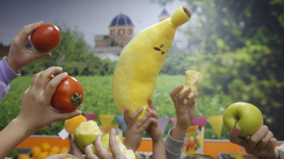 El 65 % de los niños valencianos no toma las cinco frutas y verduras recomendadas.