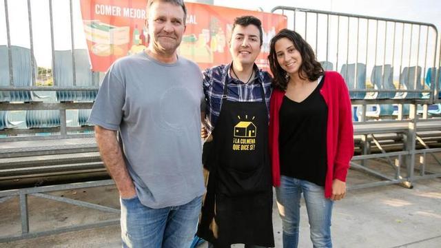 Los productores Pere Calafat y Aina Noguera con el impulsor.