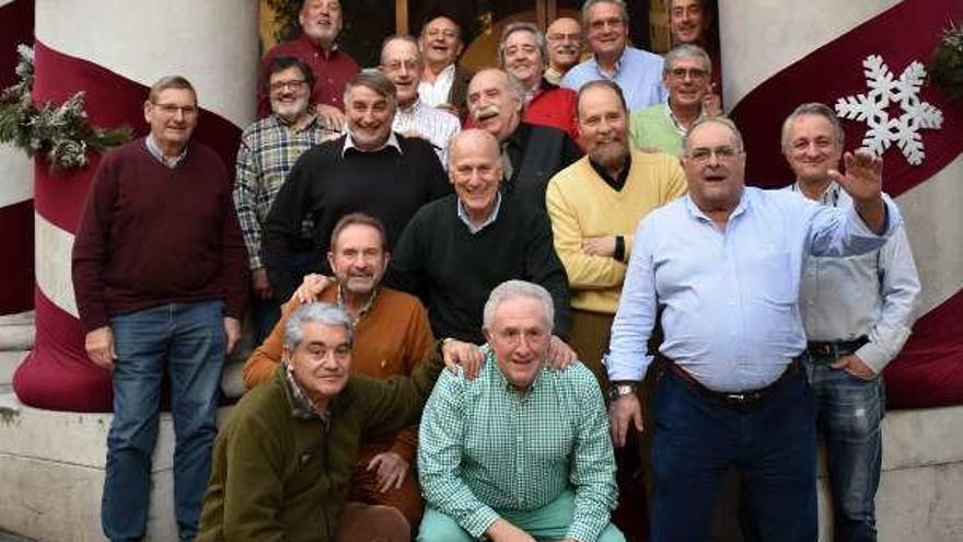 Reencuentro navideño de la promoción del 67 del IES Jovellanos