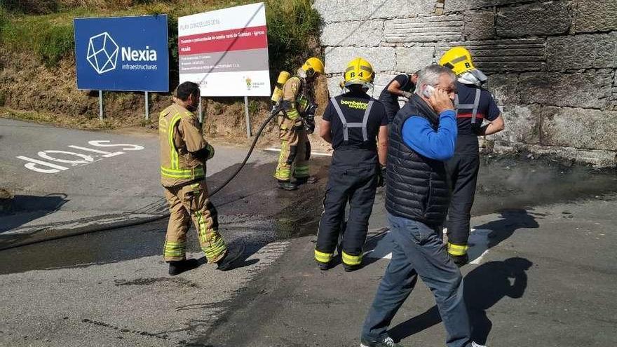 Zona afectada por el fuego, tras la retirada de los restos de los contenedores. // Noé Parga