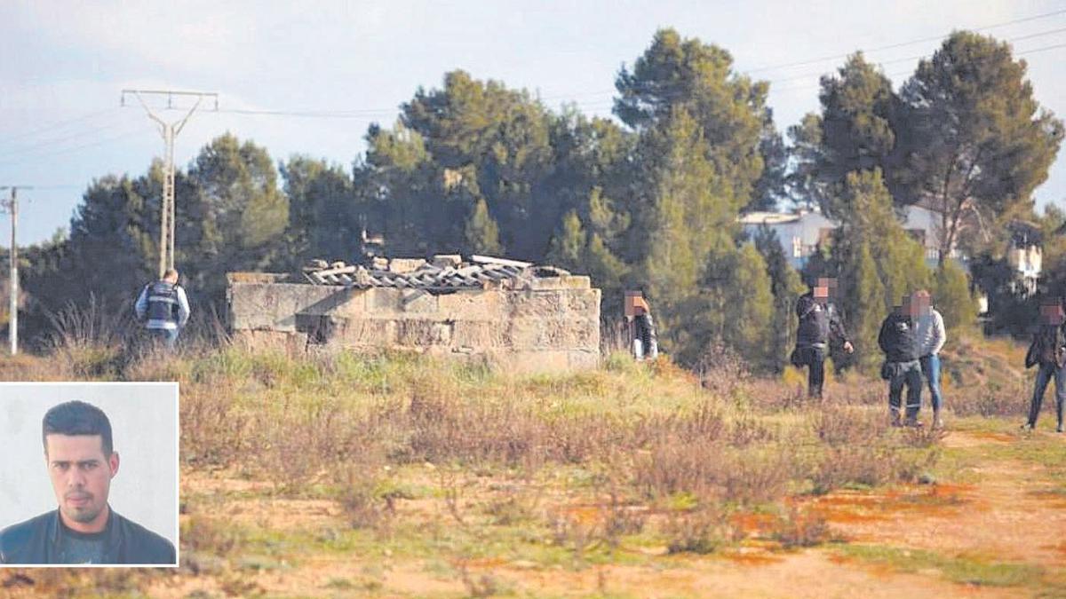 Moustapha el Karchaoui, marroquí residente en sa Pobla, tenía 27 años cuando desapareció, en agosto de 2019. En la foto superior, un equipo de búsqueda rastrea una finca en la zona de Muro en su búsqueda en enero de 2020.