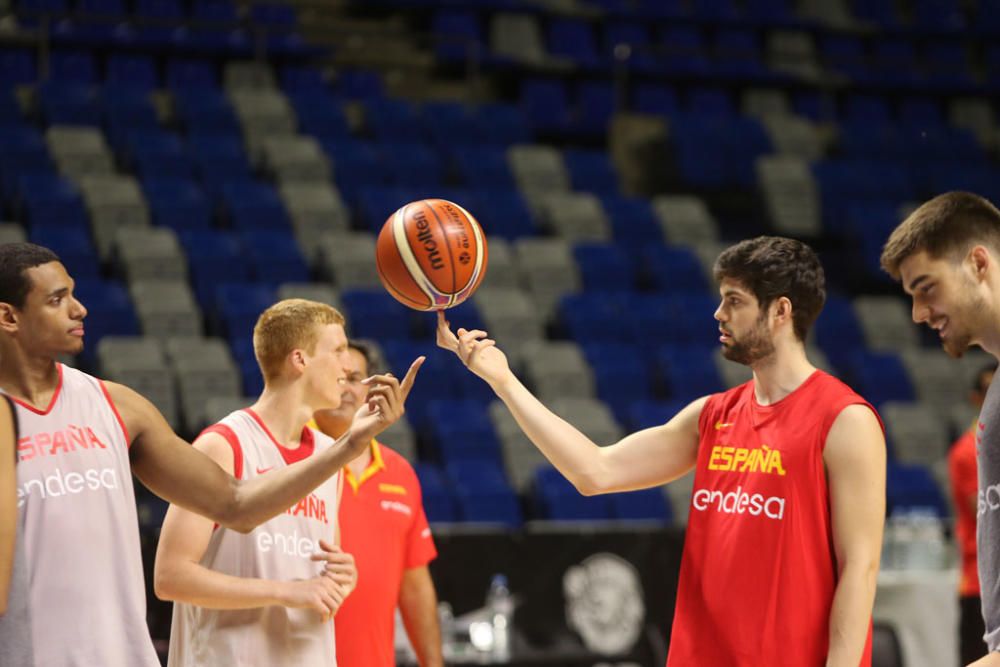 El equipo nacional aterrizó en Málaga al mediodía y por la tarde se entrenó en el Martín Carpena, con el flamante debutante Alberto Díaz y una gran representación del básket malagueño