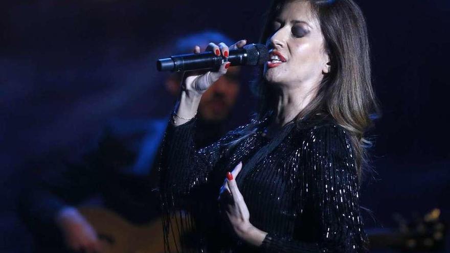 Ana Moura encanta al público vigués con su particular fado