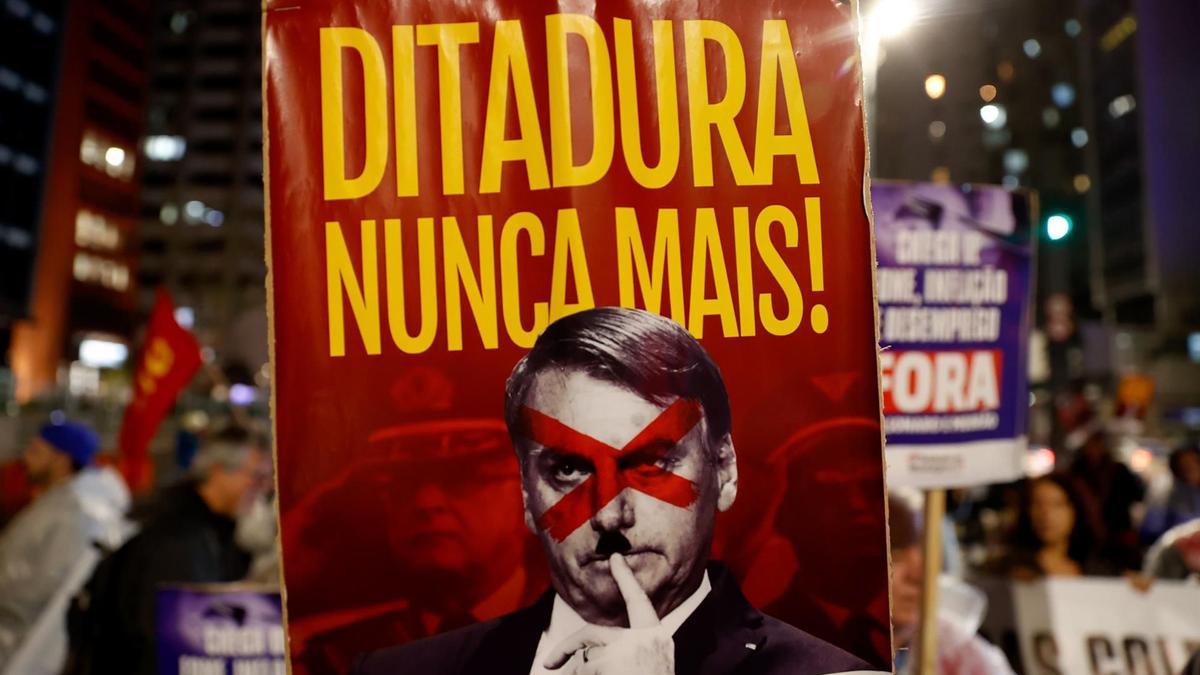 Patronales, sindicatos y movimientos sociales de Brasil se unieron este jueves en diferentes actos para defender la democracia ante la ofensiva del presidente Jair Bolsonaro contra el proceso electoral.