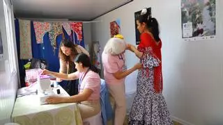 Los arreglos de trajes de gitana llegan a la Feria de Córdoba