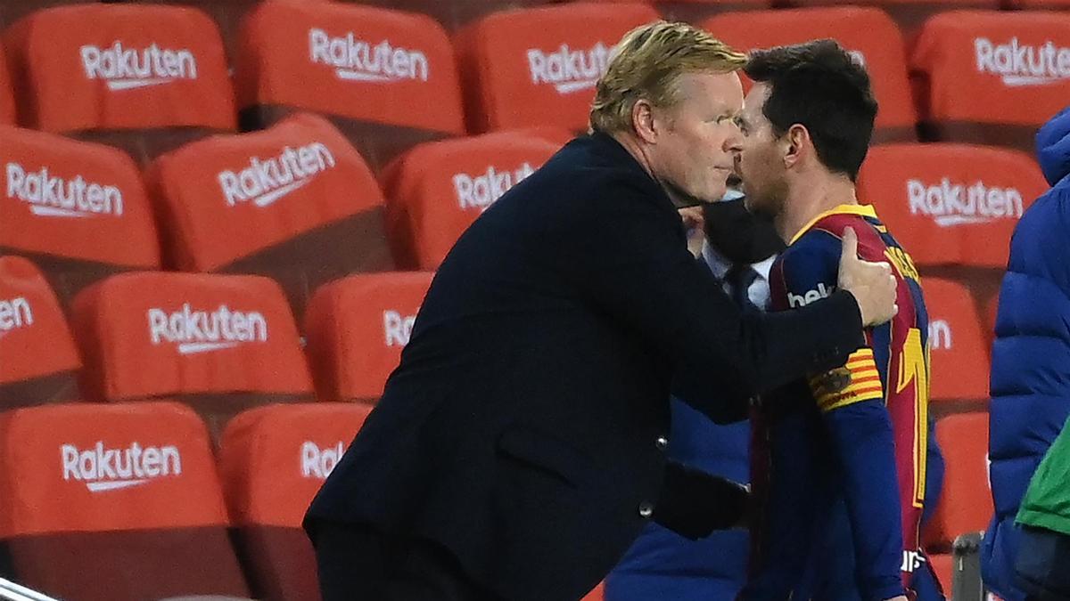 Koeman saludando a Messi en el partido ante la Real Sociedad