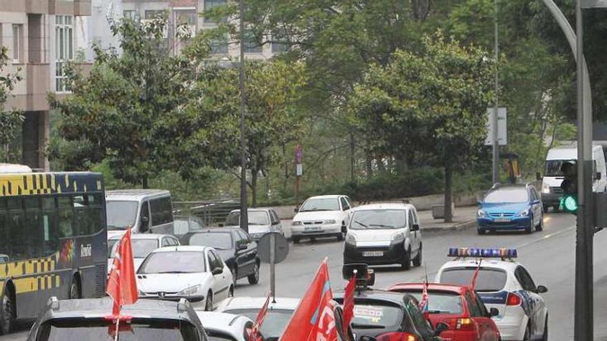 Partida de la caravana, desde el barrio de As Lagoas. // Iñaki Osorio