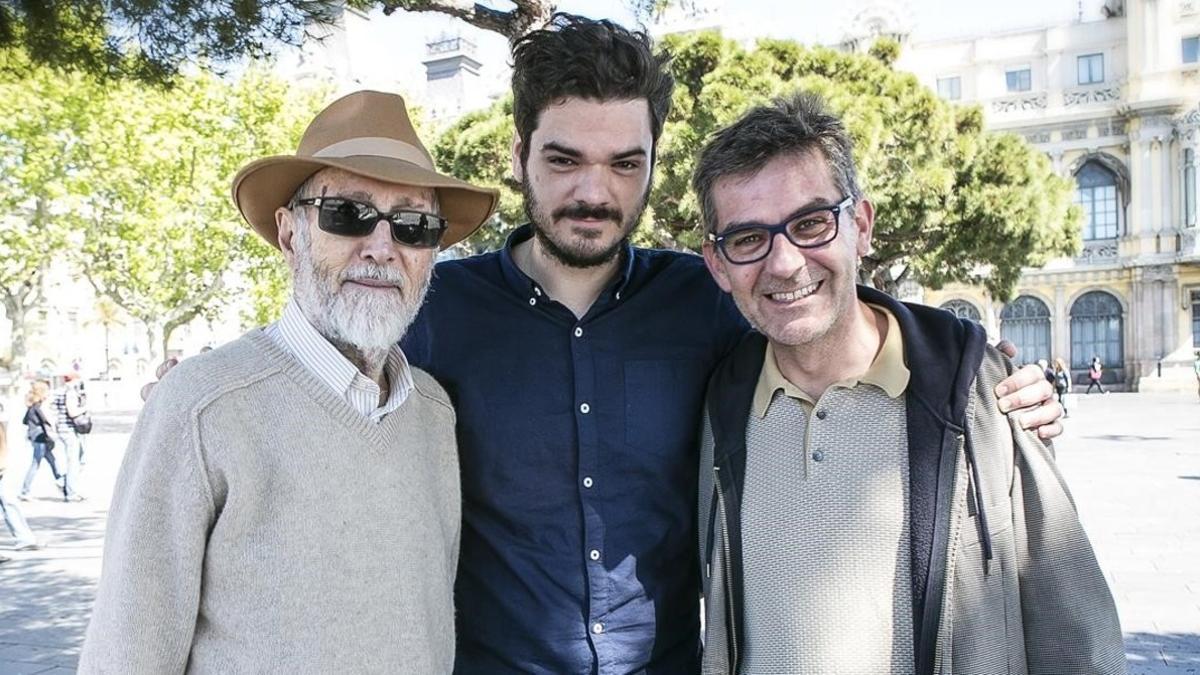 De derecha a izquierda, Andrés Vázquez de Sola, Jaume Boixó y Queco Novell, antes de subir a la golondrina.