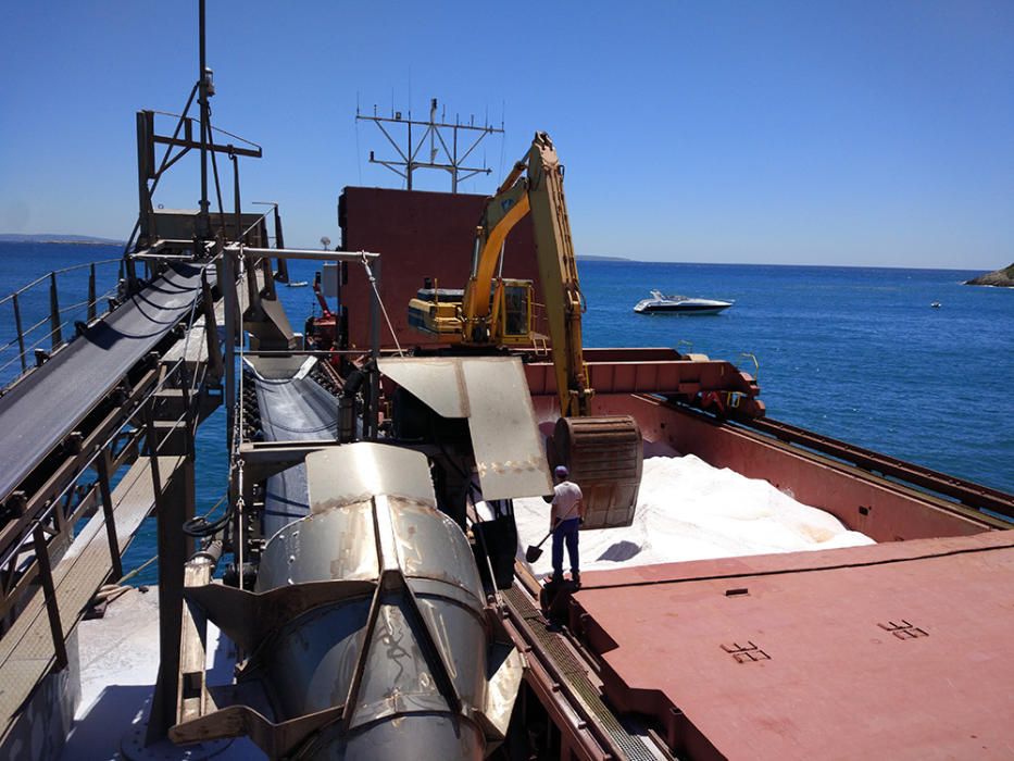 Salinera Española exporta sal a Torrevieja