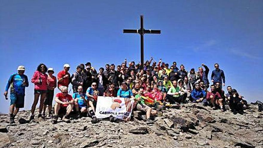 Els participants, a dalt del cim del Puigmal.
