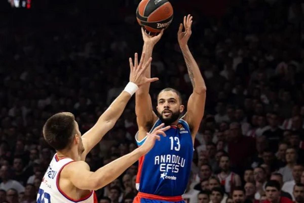 El Anadolu ganó en la prórroga en la pista del Estrella Roja y se mete en la lucha por el play-off