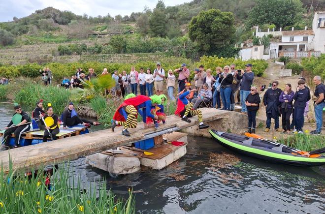 Divertidísima y muy sostenible: la Baixada del Riu Bullent de Pego, en imágenes